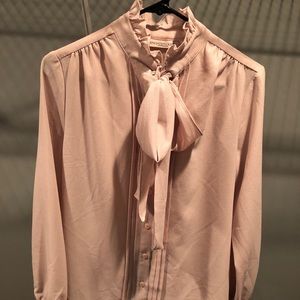 Eva Mendes light pink blouse